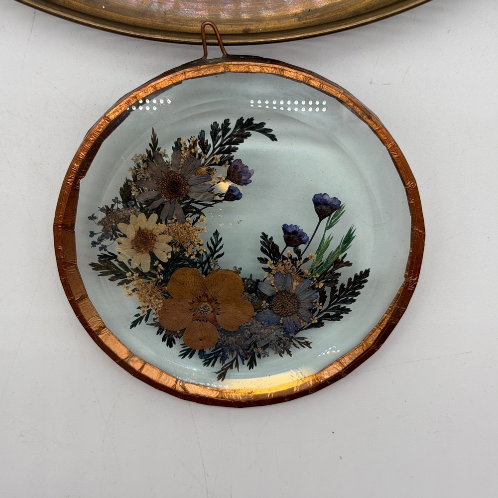 Vintage Style Pressed Dried Flower Glass Wall Hanging Copper Rim Round Wreath